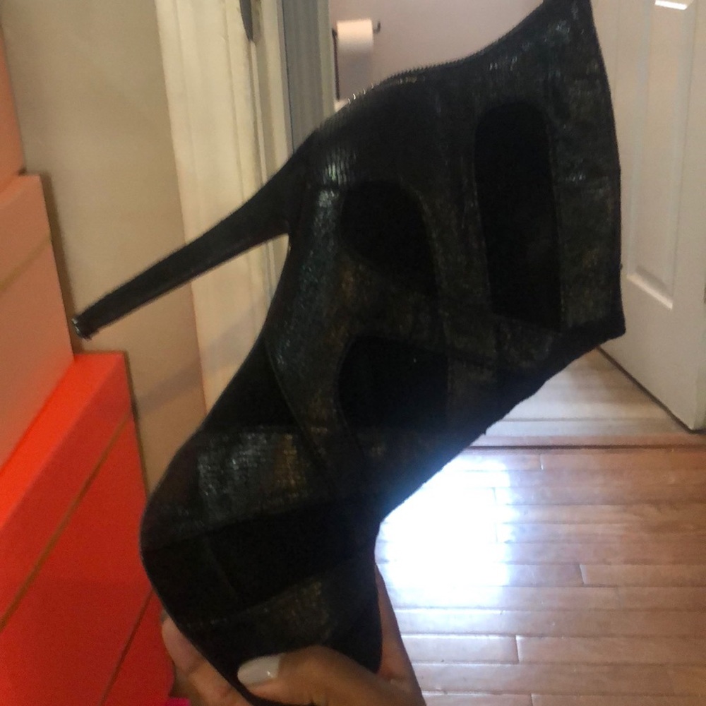 Colin Stuart Heels View 3
